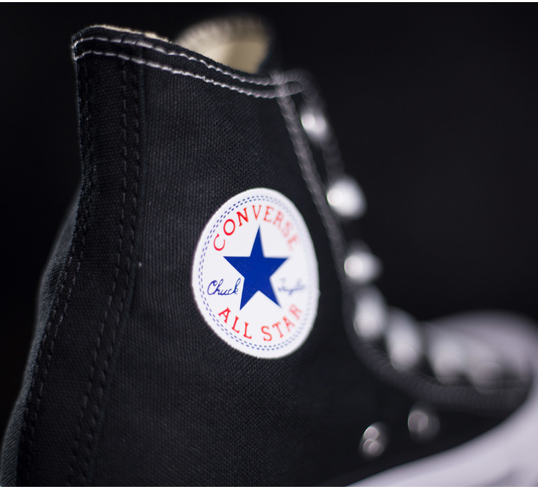 CHUCK TAYLOR