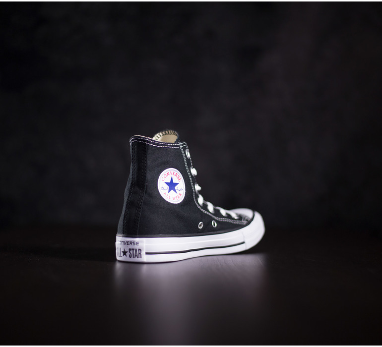 CHUCK TAYLOR