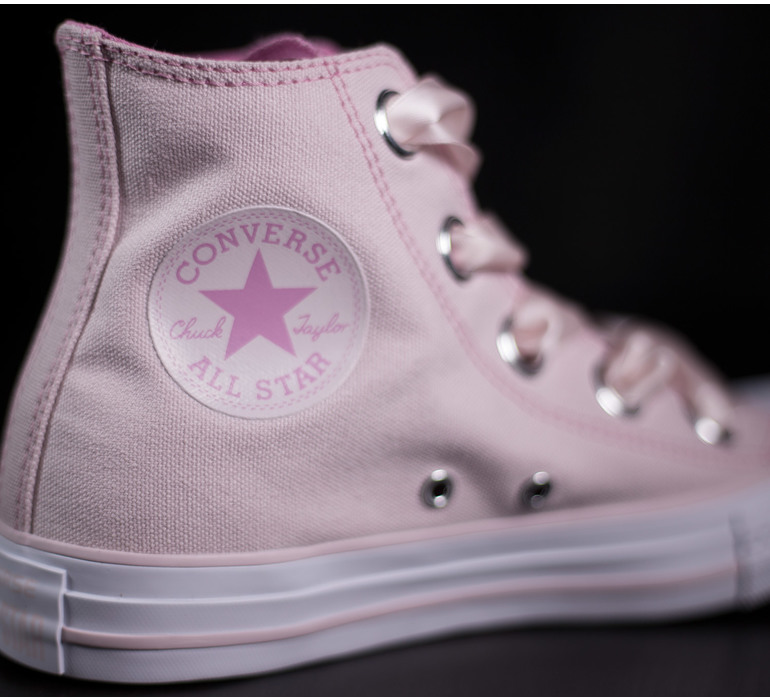 CHUCK TAYLOR AS