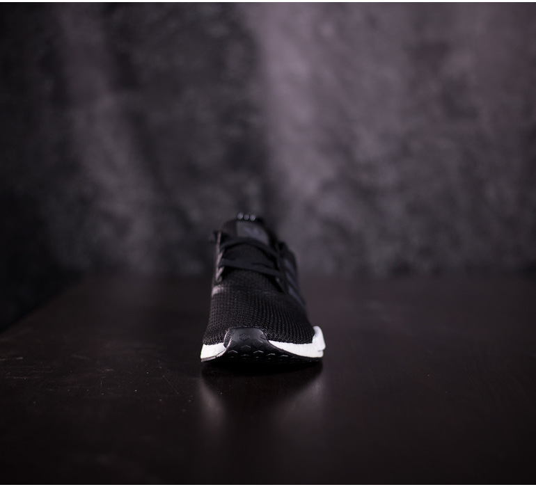 NMD_R1 W