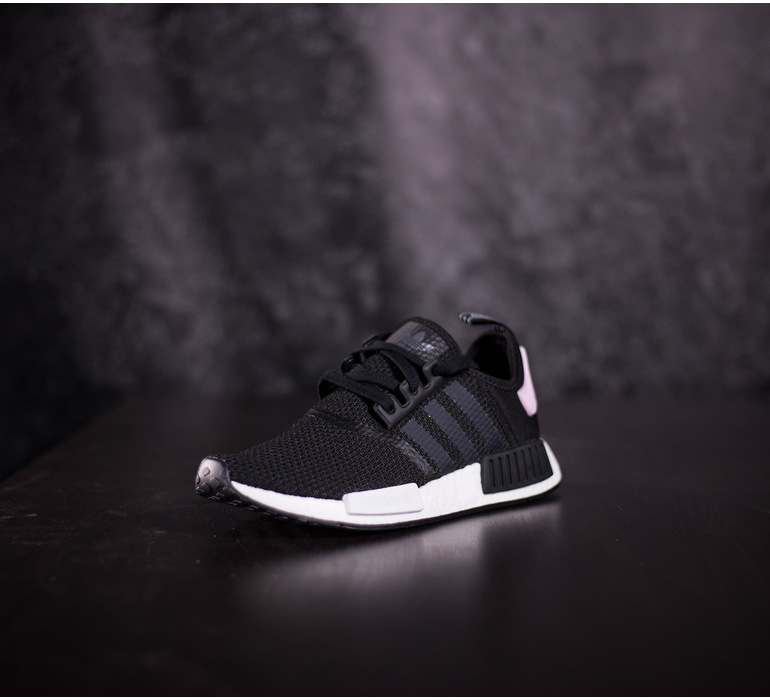 NMD_R1 W