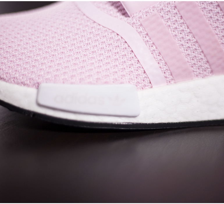 NMD_R1 W
