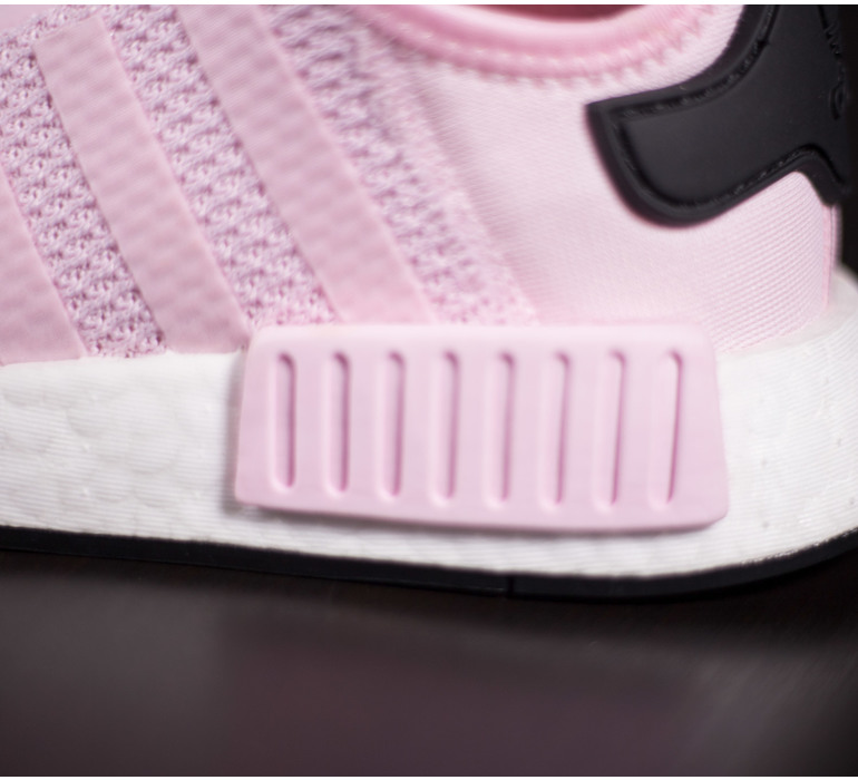 NMD_R1 W