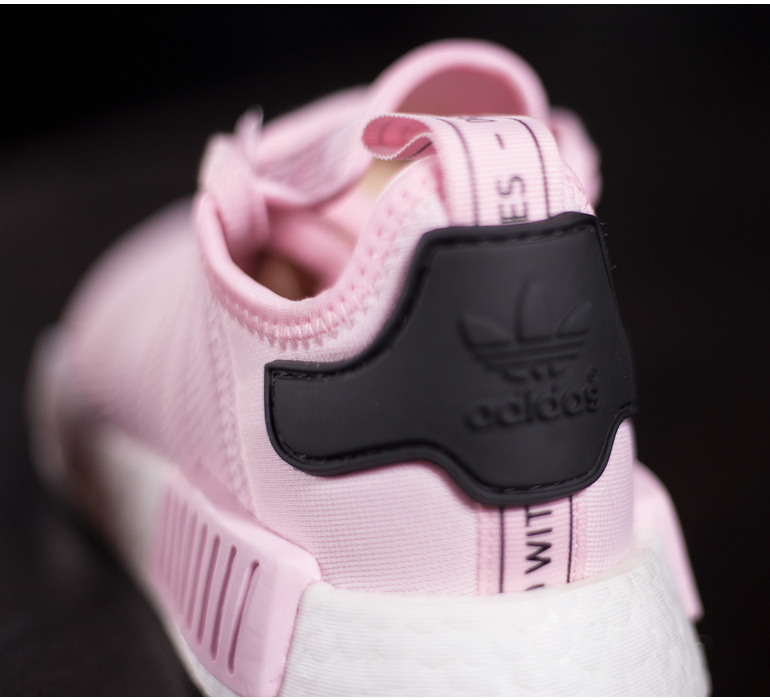 NMD_R1 W