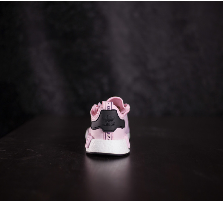 NMD_R1 W