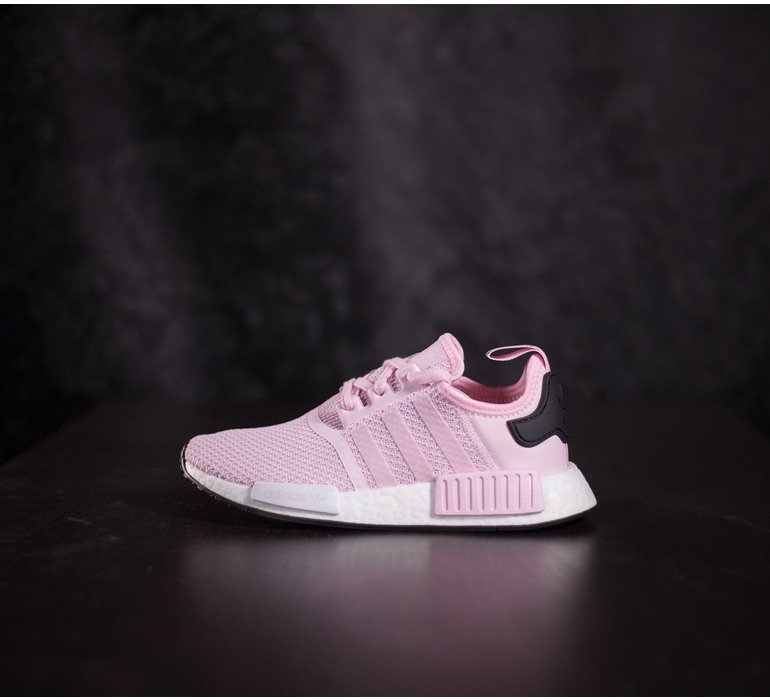 NMD_R1 W