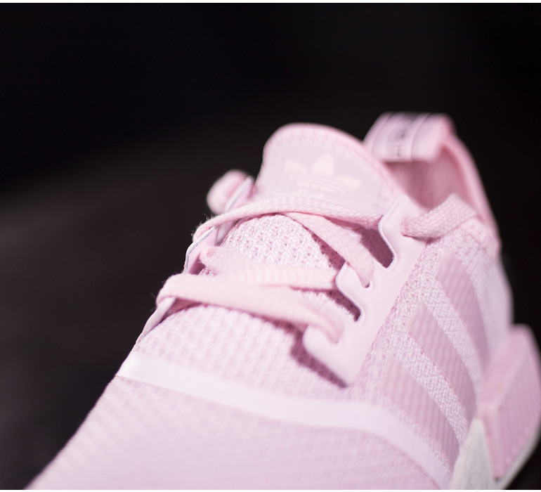 NMD_R1 W