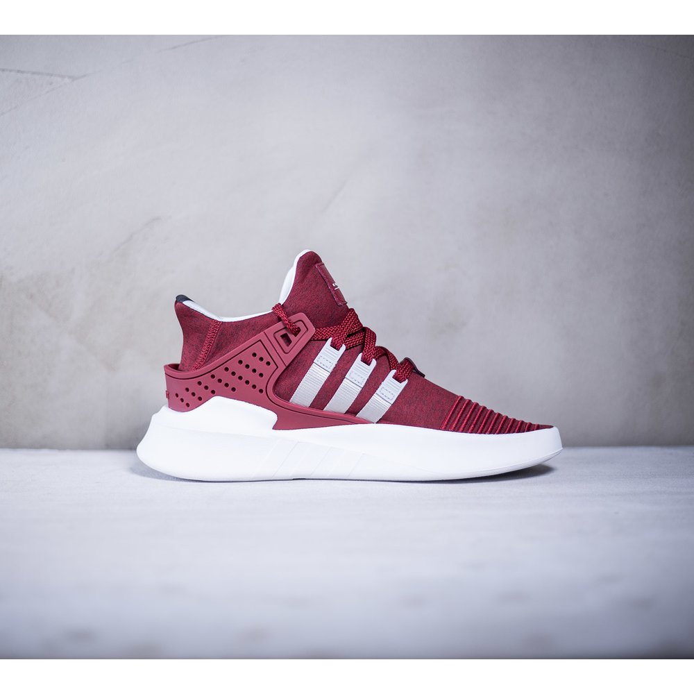 Panske ervene tenisky Adidas EQT Bask ADV s ervenymi plastovymi detailmi a striebornymi pasmi na podra ke B37515