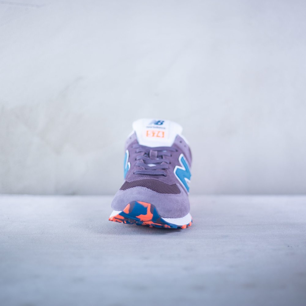 Panske edo hnedo fialove tenisky New Balance model 574 na nurovanie s Encap medzipodra kou a s modrym logom zna ky po bokoch ML574UJB