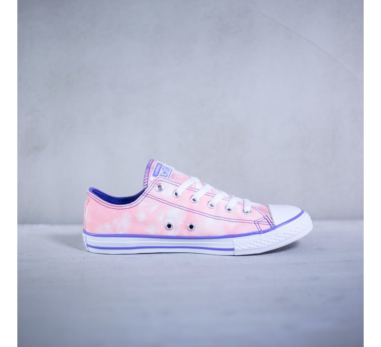 CHUCK TAYLOR