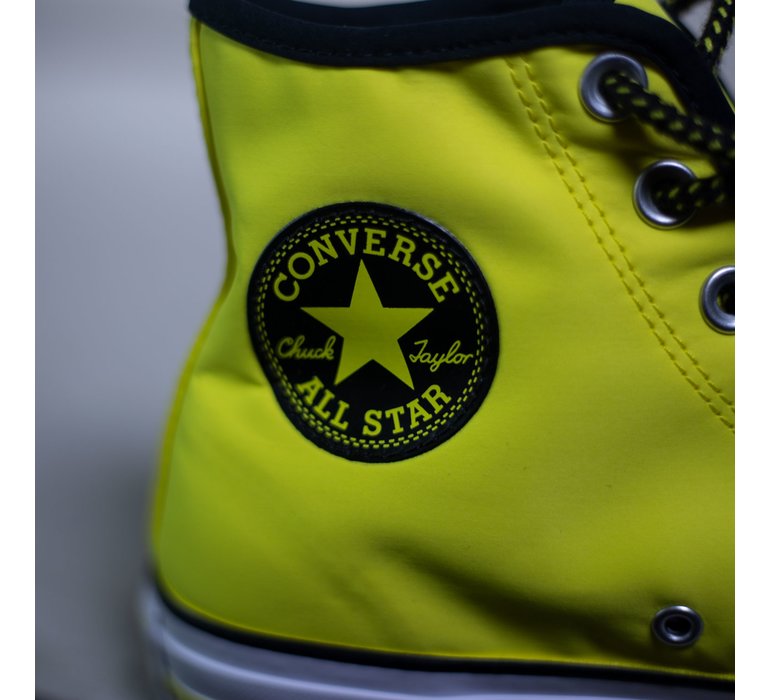 CHUCK TAYLOR