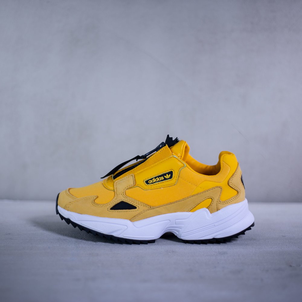 Dámske oranžové tenisky značky adidas Originals model Falcon Zip W