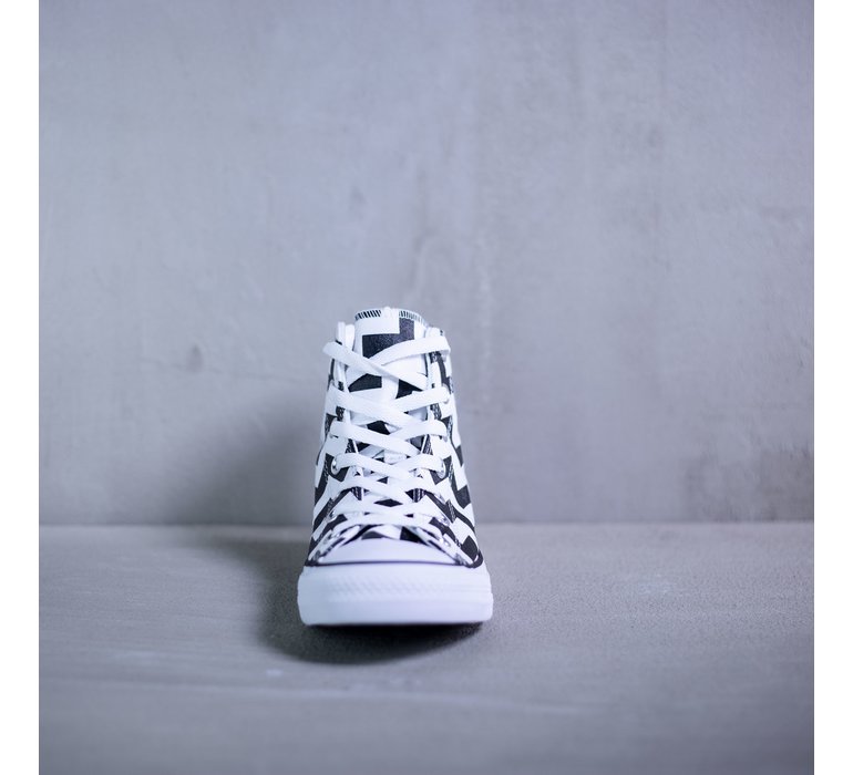 CHUCK TAYLOR