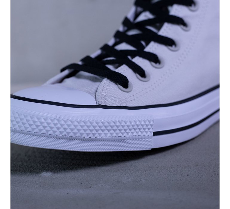 CHUCK TAYLOR