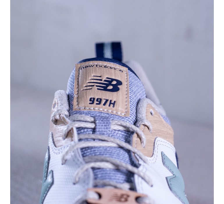 997